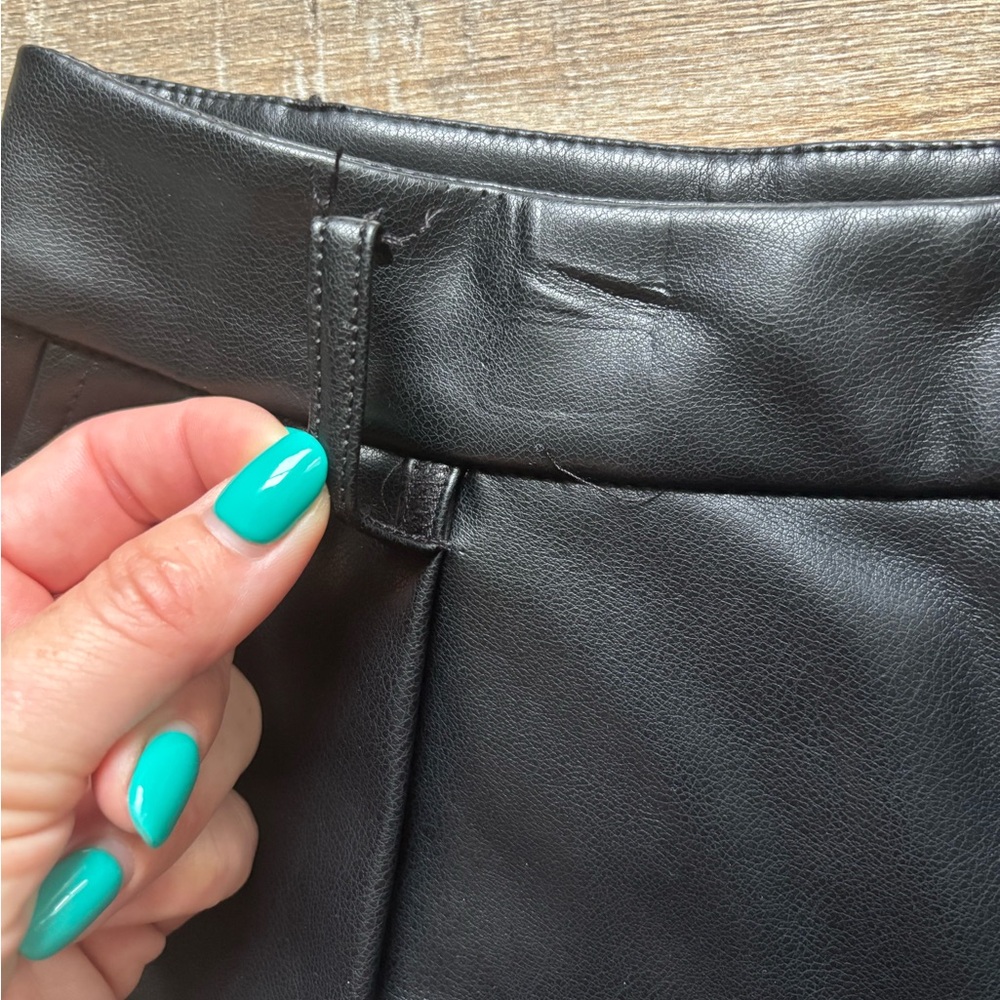 7 for all Mankind Faux Leather Women's Shorts - Picture 5 of 6